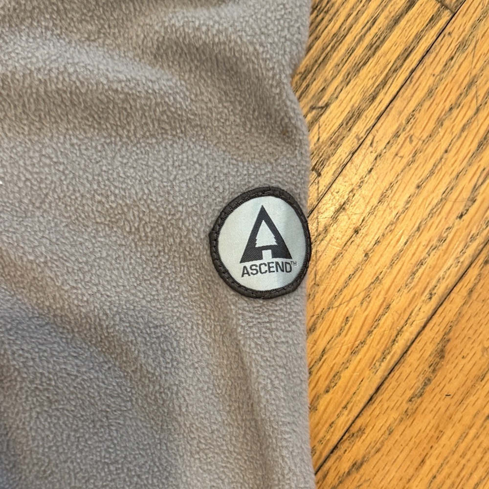 Ascend Gray and Black Quarter-Zip Fleece Pullover Size: XL - Picture 4 of 7